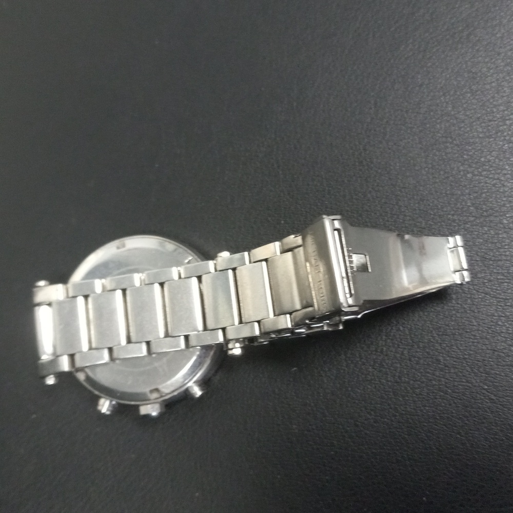 Michael Kors Silver Women's Watch - Picture 6 of 7